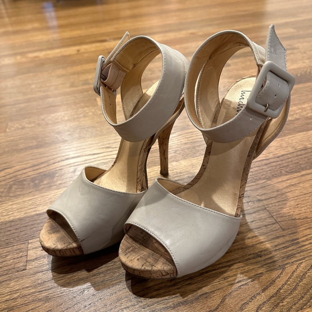 NUDE AND CORK HEELS
